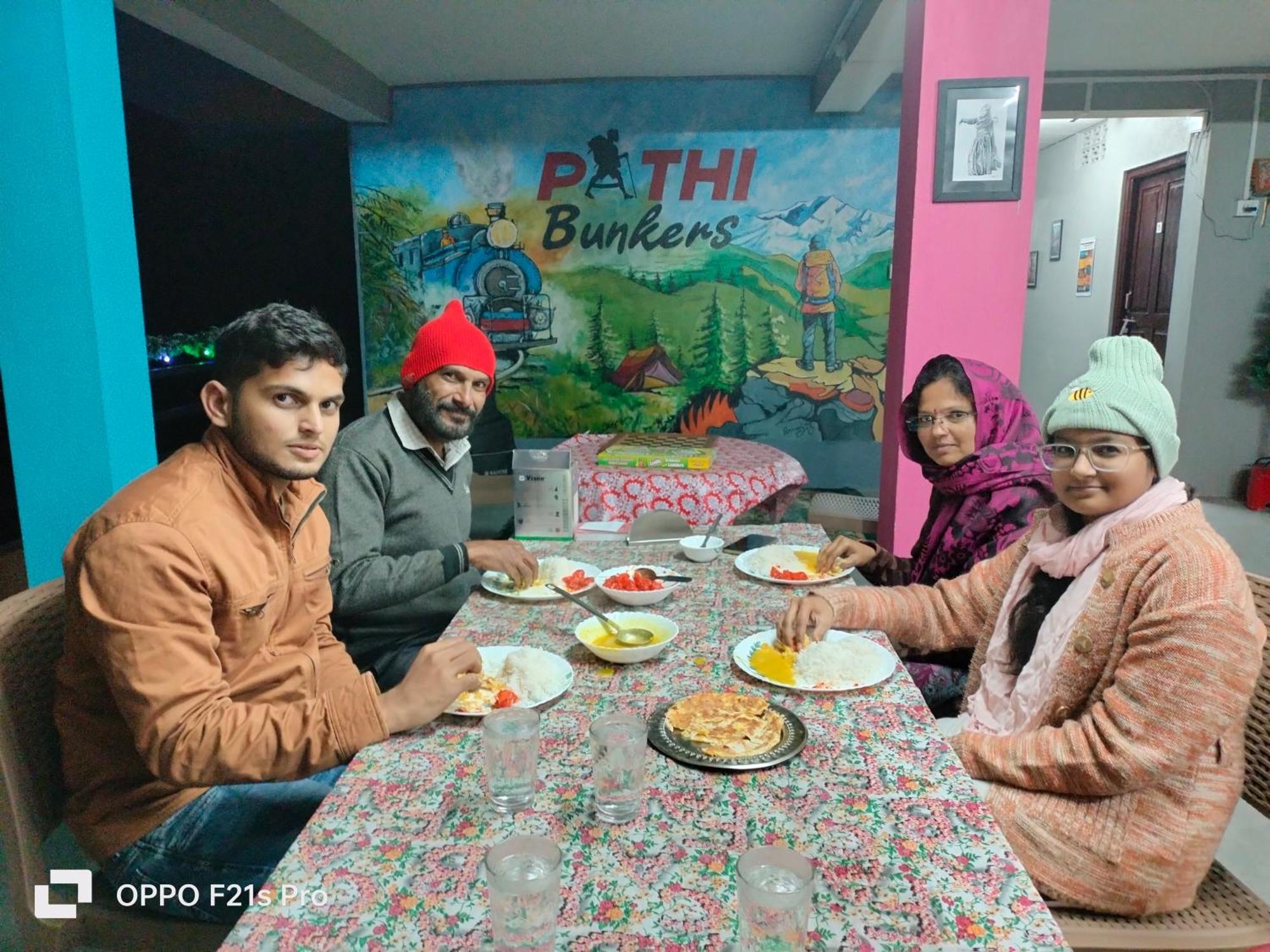 Pathi Bunkers Hostel Darjeeling  Buitenkant foto
